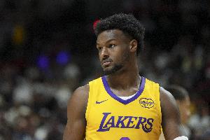 开云-单核！湖人VS鹈鹕首发：布朗尼 斯威德 贝兹利 科洛克 斯图尔德