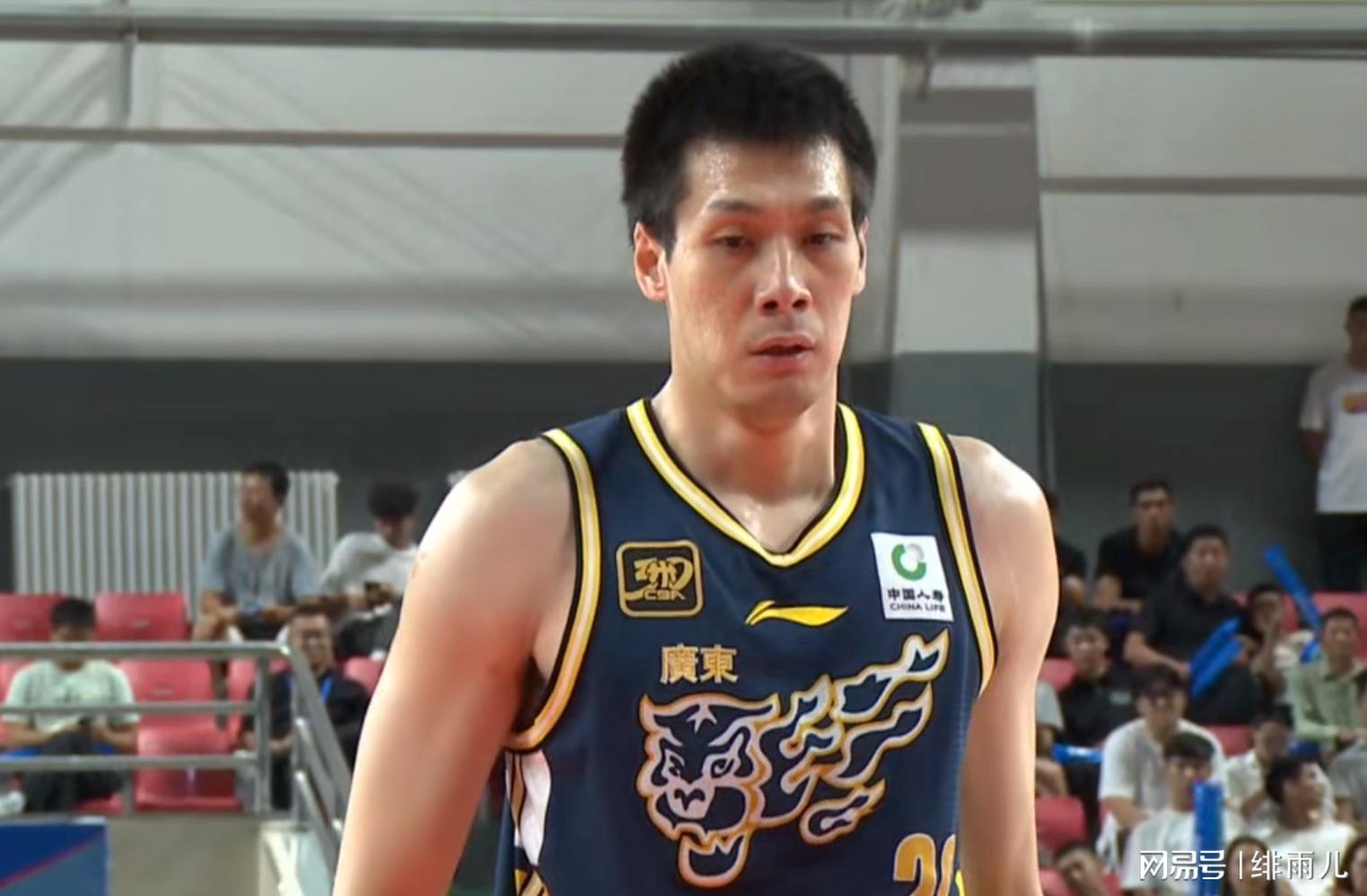开云体育入口-挤走任骏飞！男篮顶级锋线确认上位，这可是未来广东队的老大！