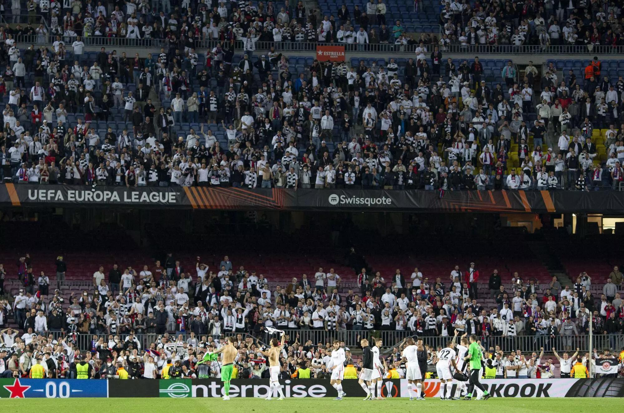 开云体育入口-西媒：担心法兰克福球迷冲场骚乱再现，巴萨将加强管理措施